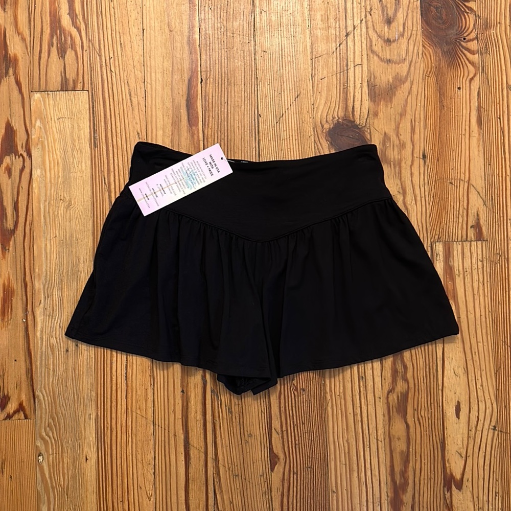 NWT! Black Flounce Shorts